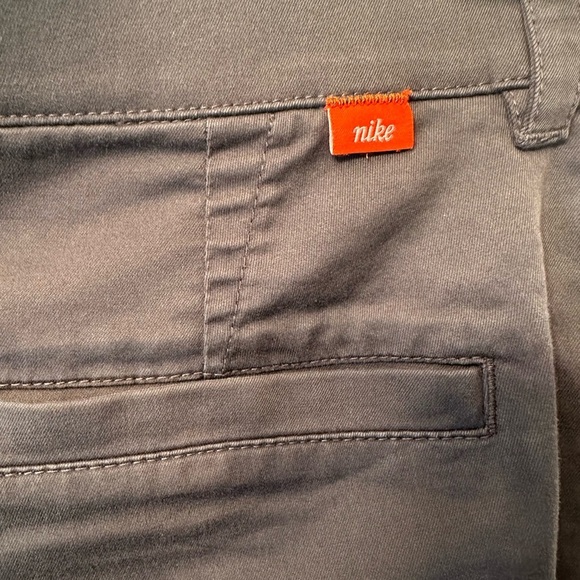 Nike Dri-FIT UV Standard Fit Golf Chino Pants 32x30 Charcoal Gray Red Tab Logo - Picture 8 of 9